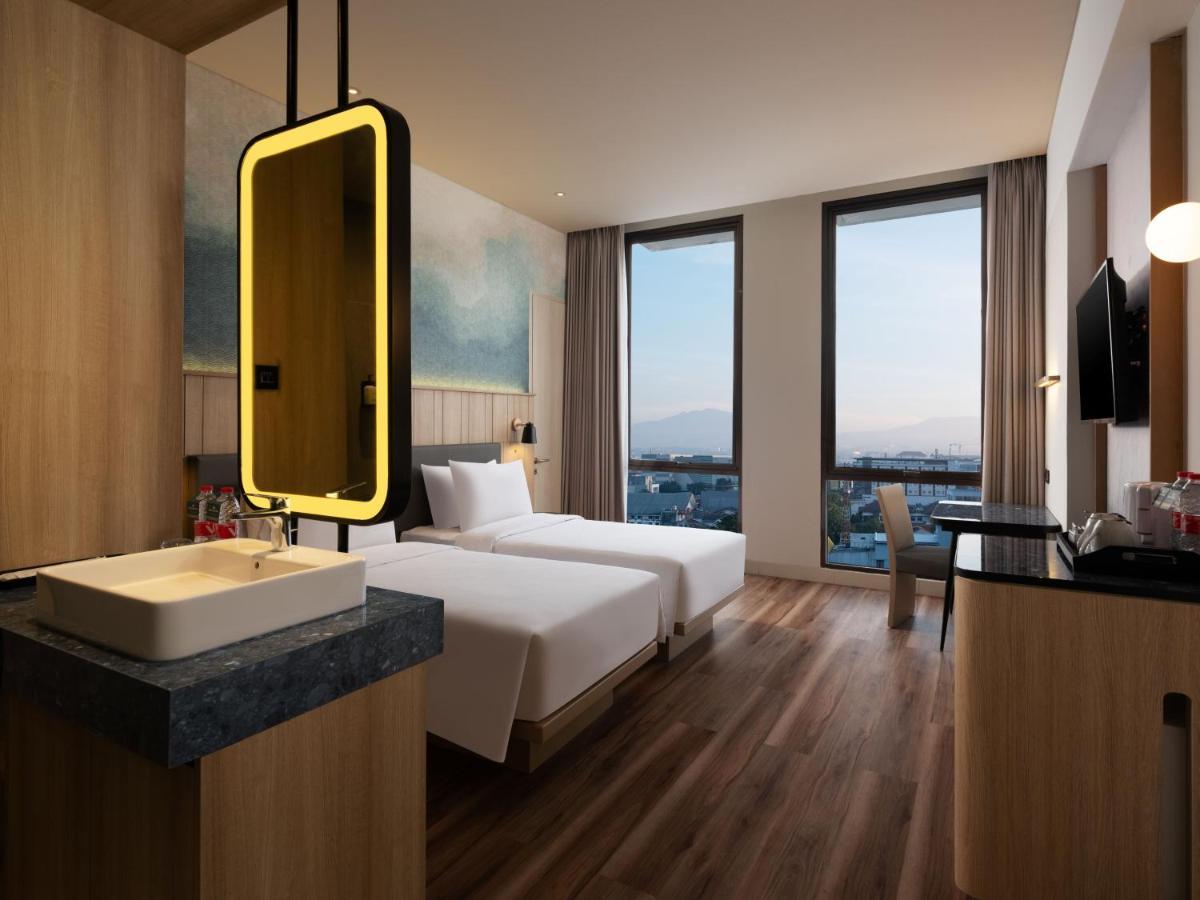 Hotel Santika Pasirkaliki Бандунг Экстерьер фото